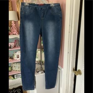 Royalty For Me Wannabetterbutt jeans size 10 EUC